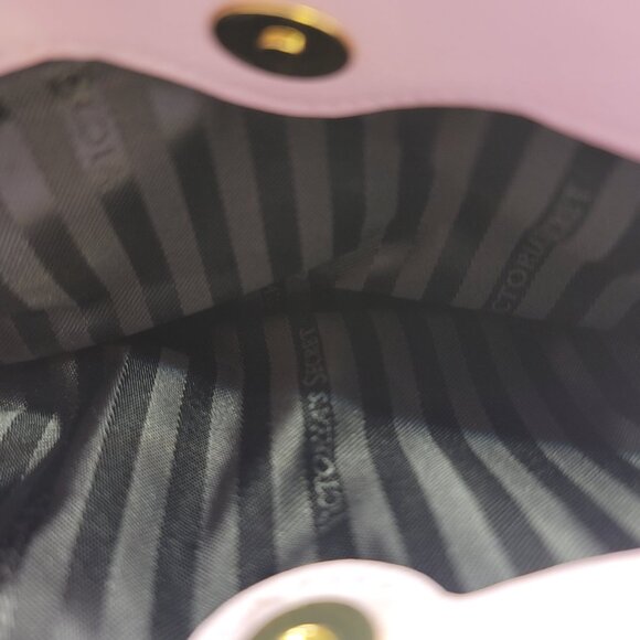 Victorias Secret Studded V Quilted New - Picture 4 of 8